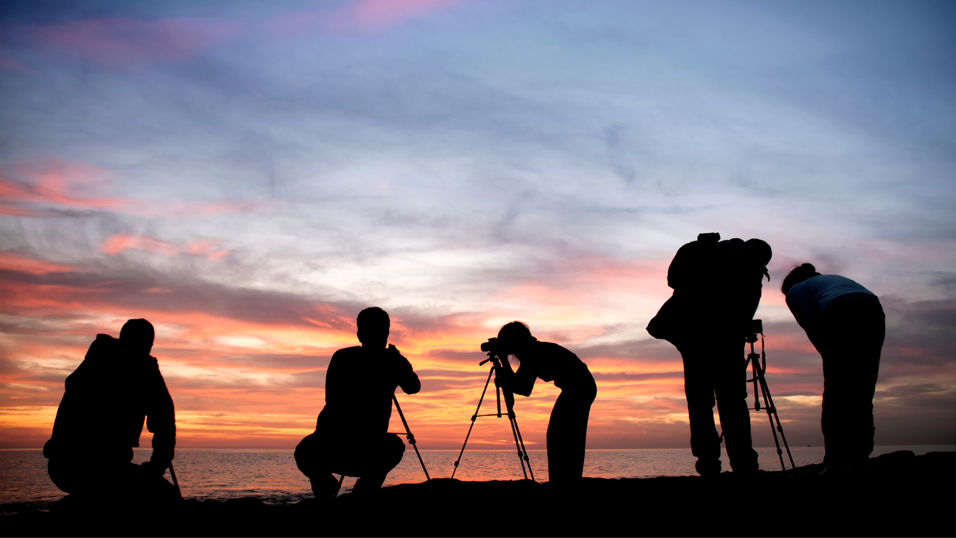 photographers taking photos of the sunset best travel jobs